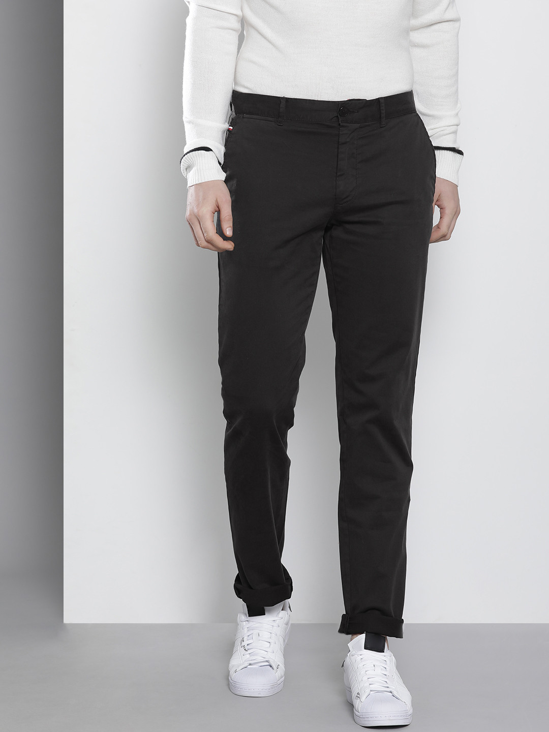 

Tommy Hilfiger Men Black Solid Mid Rise Chinos