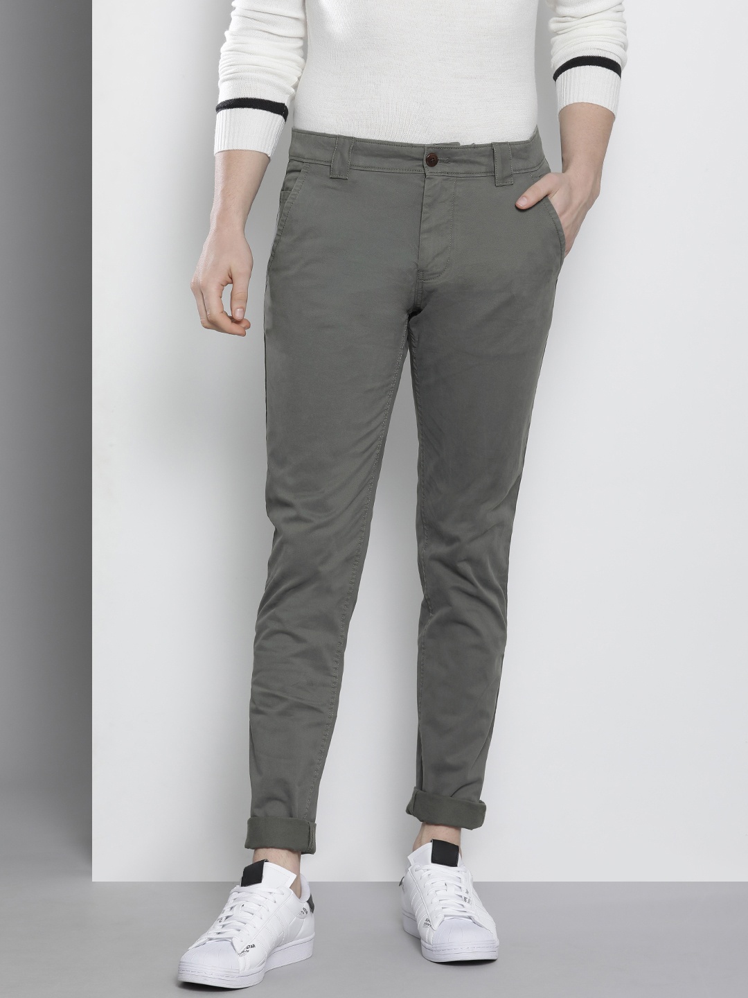 

Tommy Hilfiger Men Grey Scanton Slim Fit Solid Mid Rise Chinos