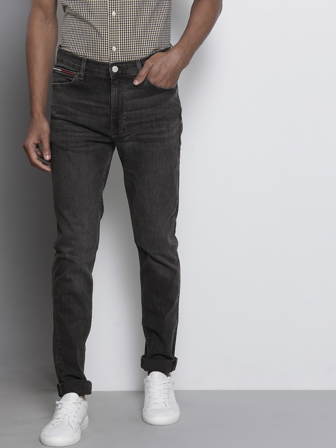 

Tommy Hilfiger Men Black Simon Skinny Fit Mid-Rise Light Fade Stretchable Jeans