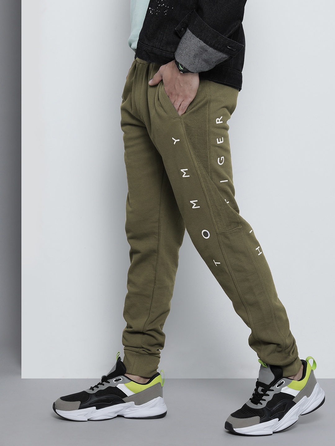 

Tommy Hilfiger Men Olive Green Brand Logo Embroidered Pure Cotton Regular Joggers