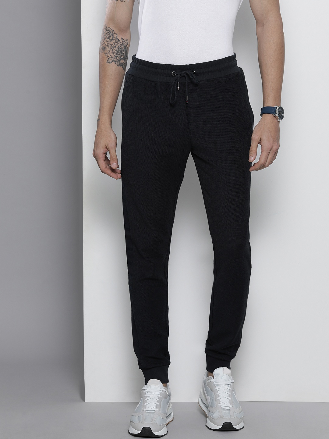 

Tommy Hilfiger Men Black Printed Joggers, Navy blue