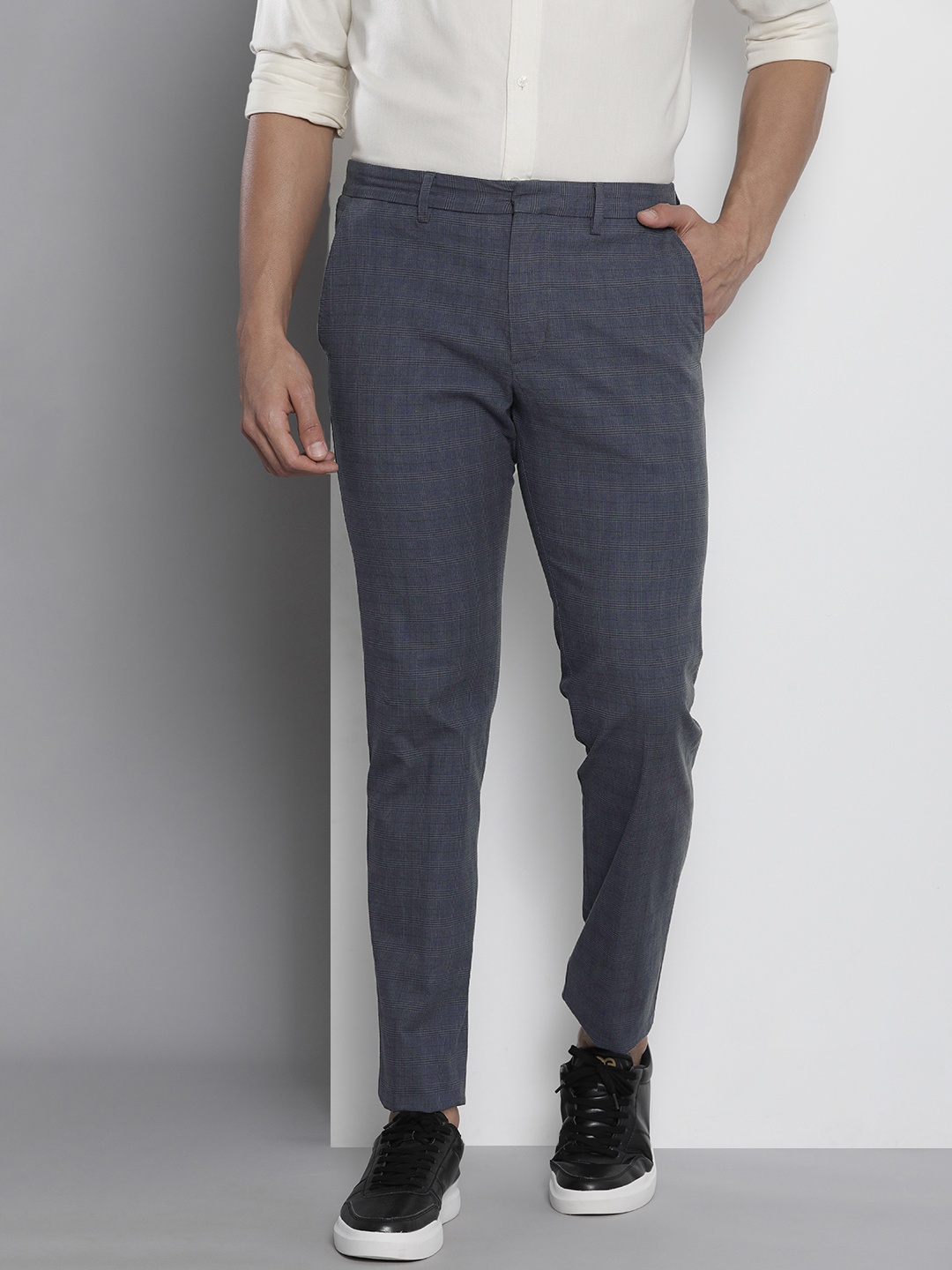 

Tommy Hilfiger Men Navy Blue Checked Straight Fit Trousers