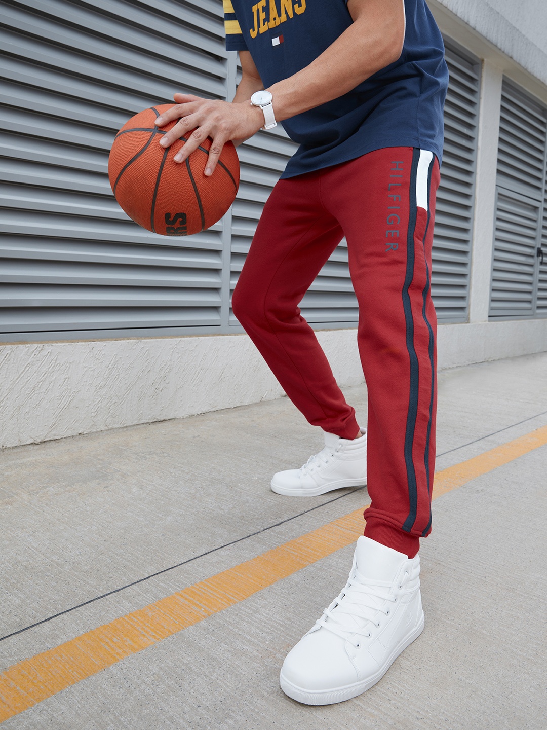 

Tommy Hilfiger Men Red Regular Fit Mid-Rise Knitted Joggers