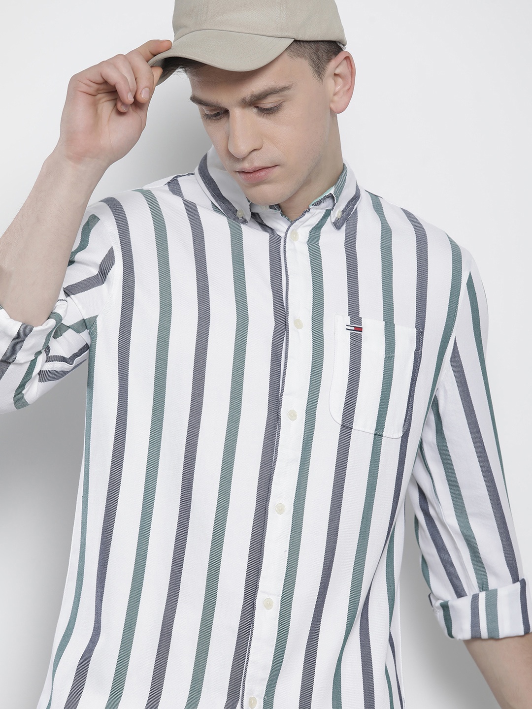

Tommy Hilfiger Men White & Navy Blue Striped Casual Shirt