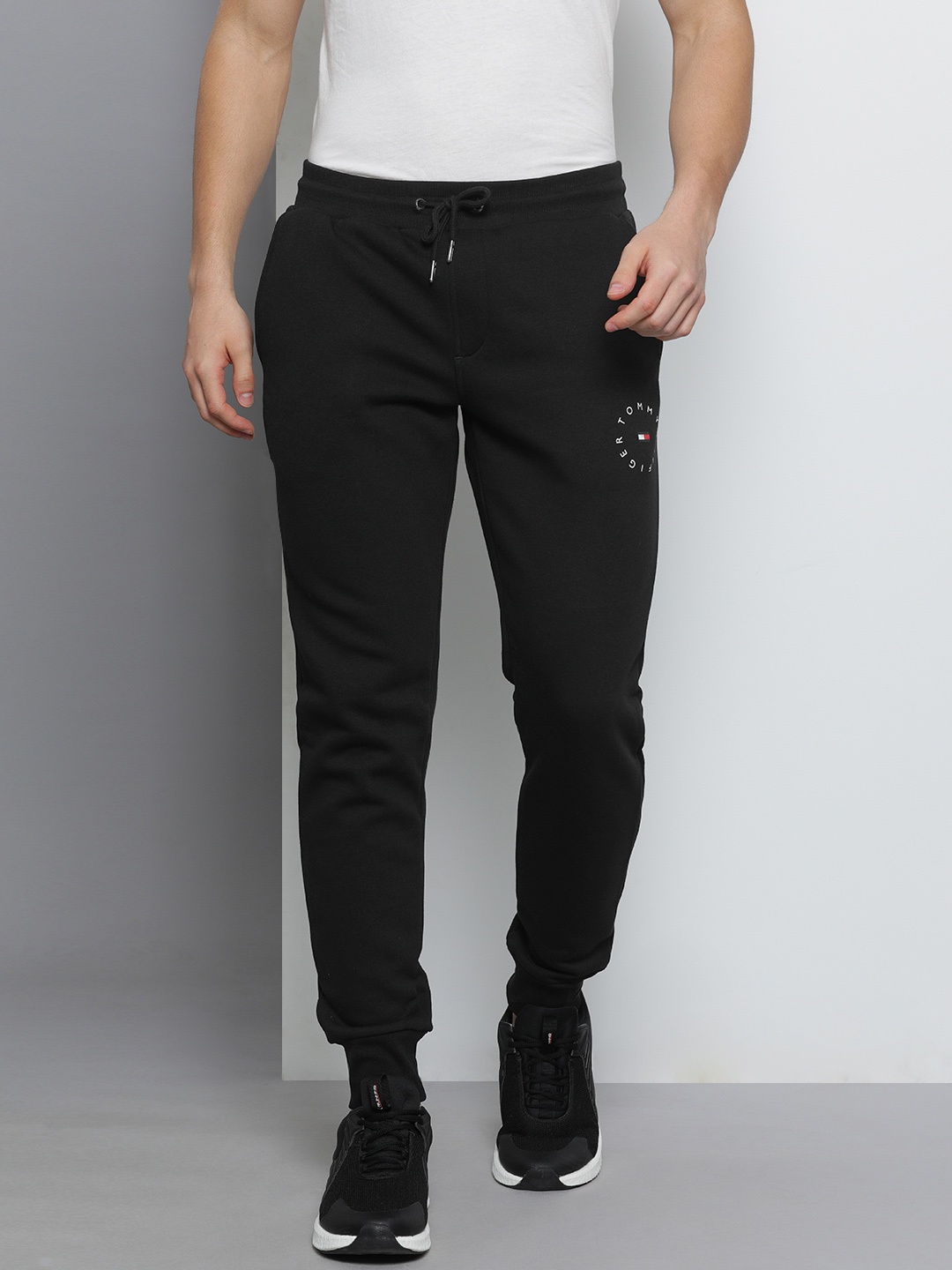 

Tommy Hilfiger Mens Black Solid Joggers