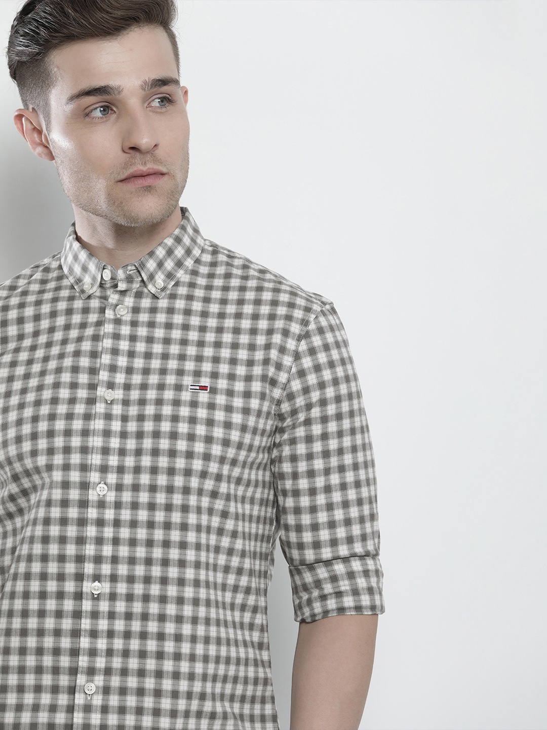 

Tommy Hilfiger Men White & Black Slim Fit Checked Casual Shirt