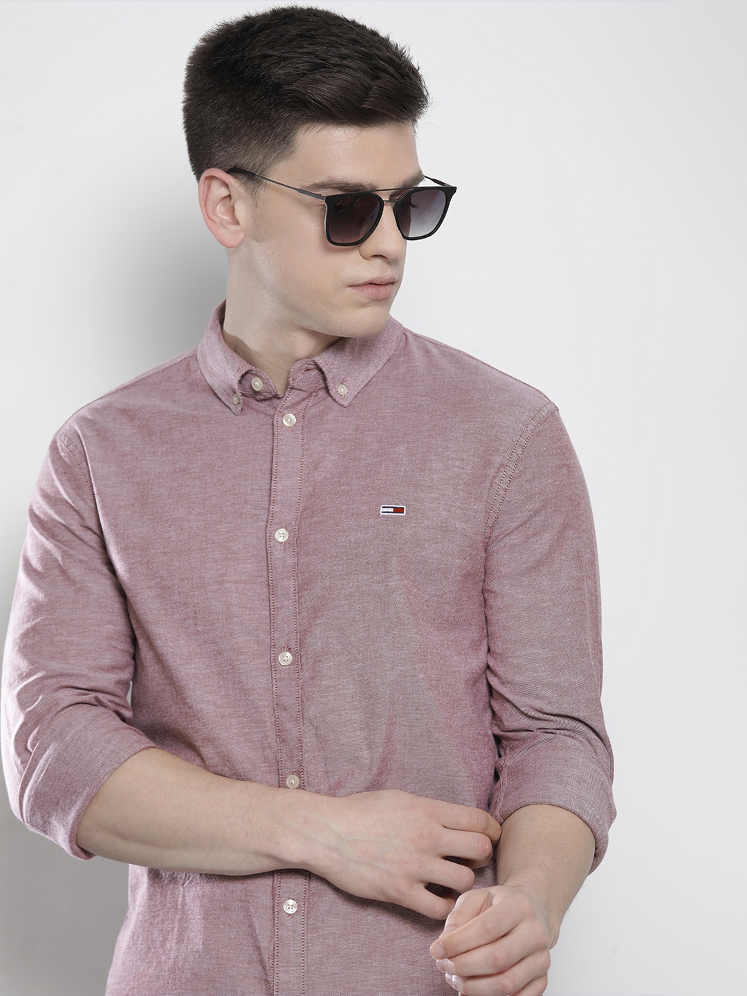 

Tommy Hilfiger Men Maroon Slim Fit Solid Oxford Casual Shirt