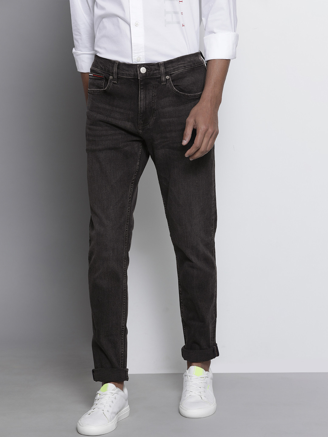

Tommy Hilfiger Men Black Austin Slim Fit Mid-Rise Light Fade Stretchable Jeans