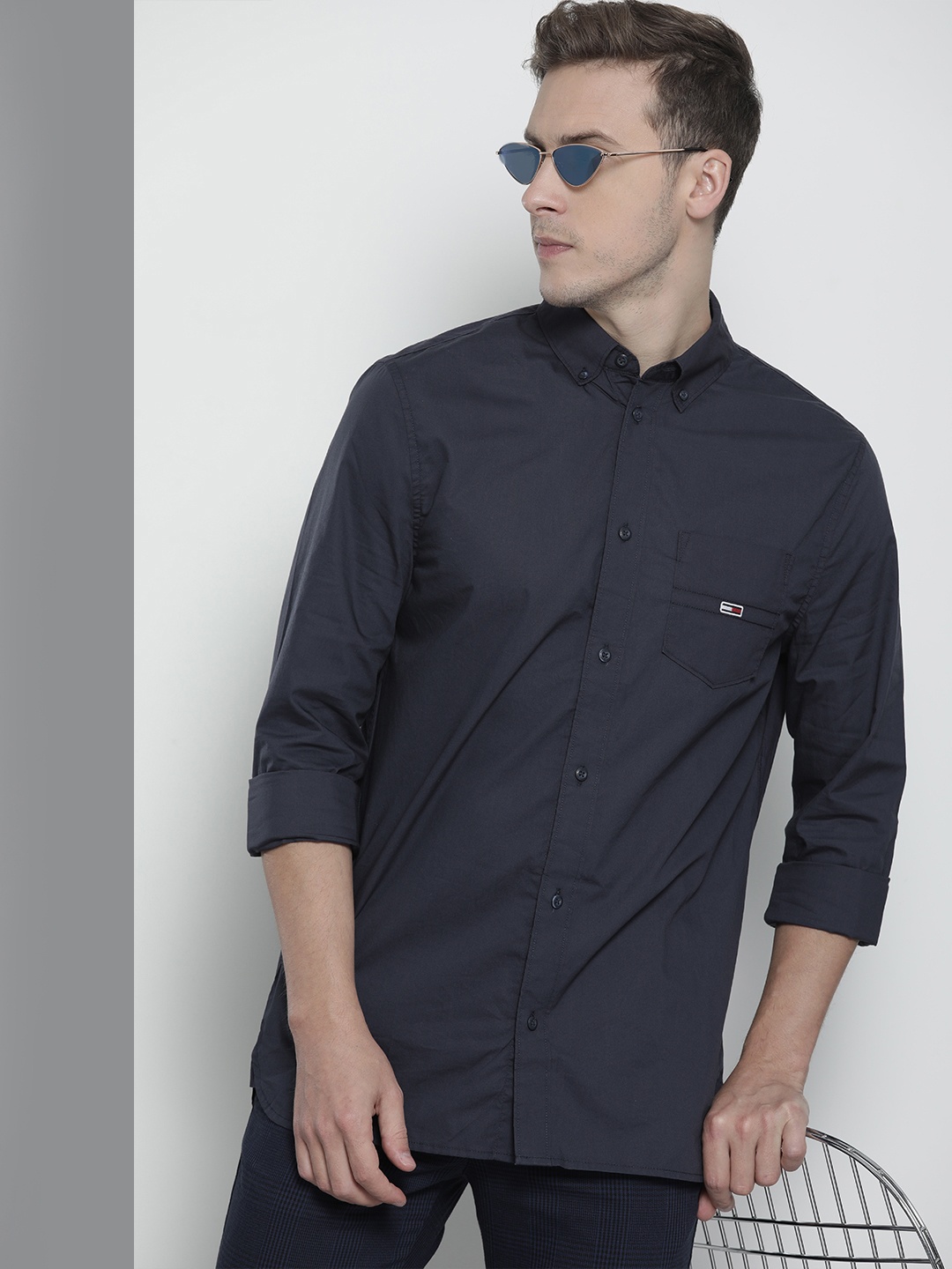 

Tommy Hilfiger Men Navy Blue Solid Pure Cotton Casual Shirt