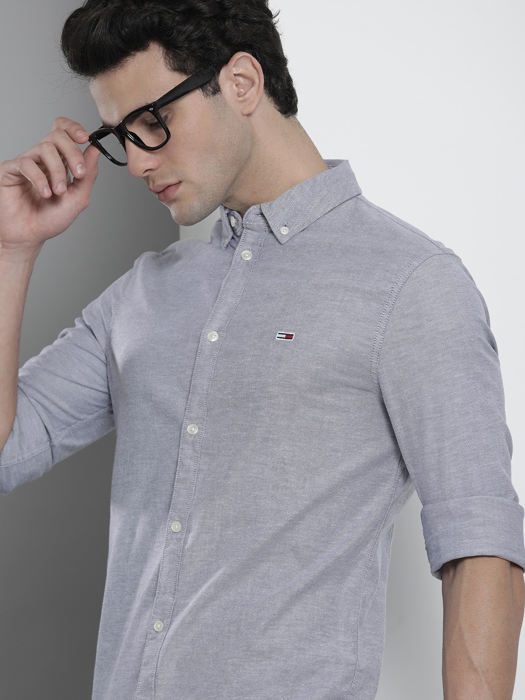 

Tommy Hilfiger Men Grey Solid Slim Fit Casual Shirt