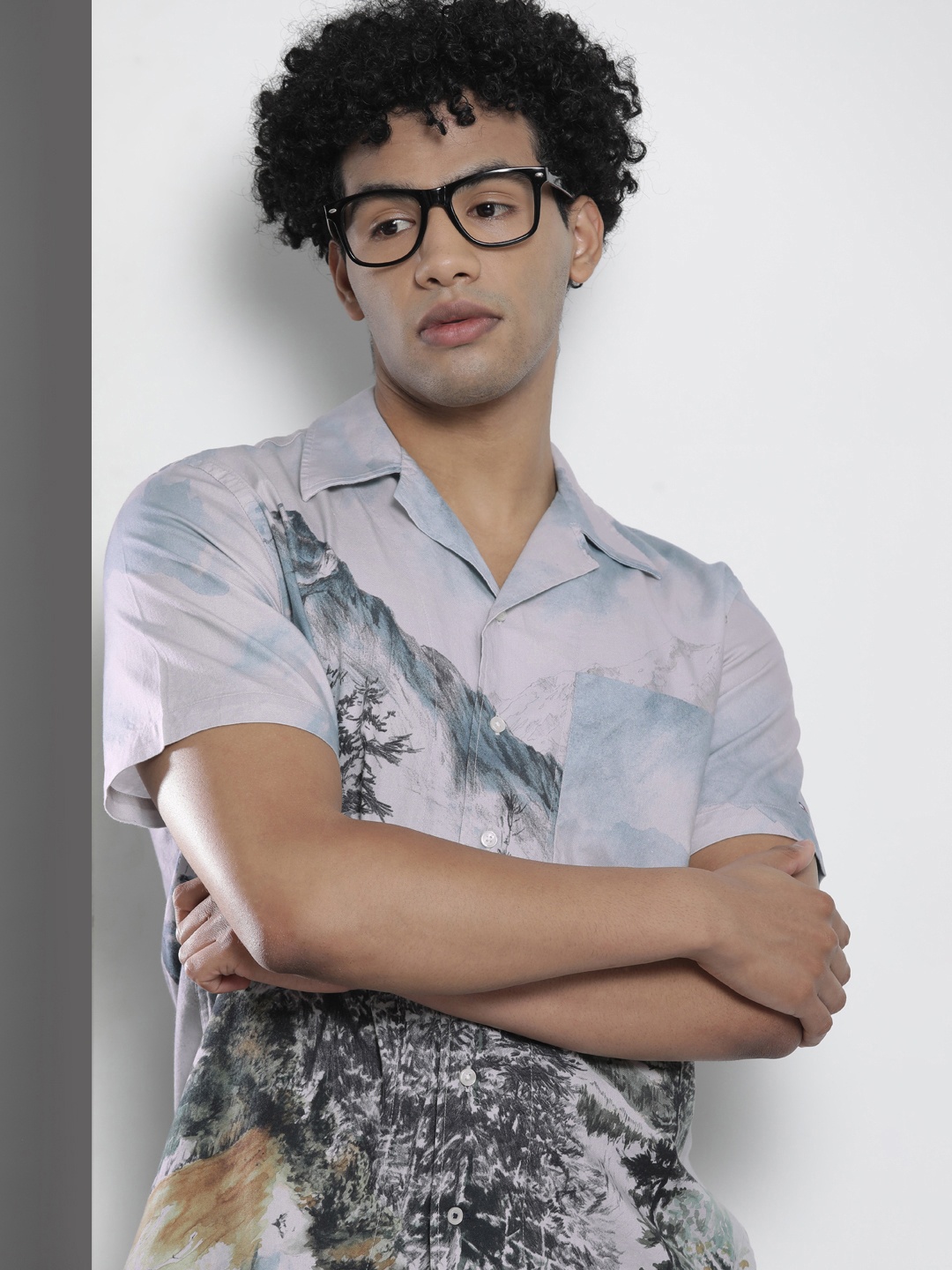 

Tommy Hilfiger Men Multicoloured Printed Cuban Collar Casual Shirt, Multi