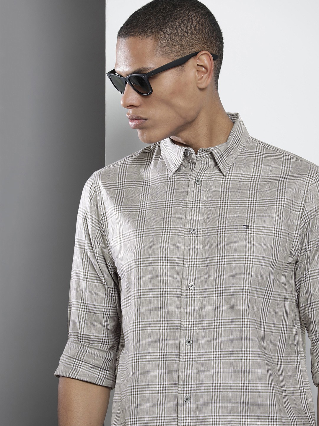 

Tommy Hilfiger Men Olive Green & White Tartan Checked Pure Cotton Casual Shirt