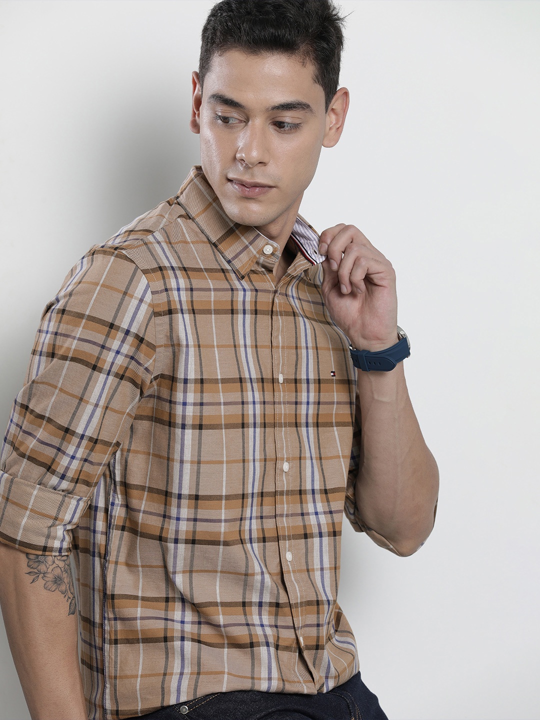 

Tommy Hilfiger Men Khaki Slim Fit Tartan Checks Casual Shirt