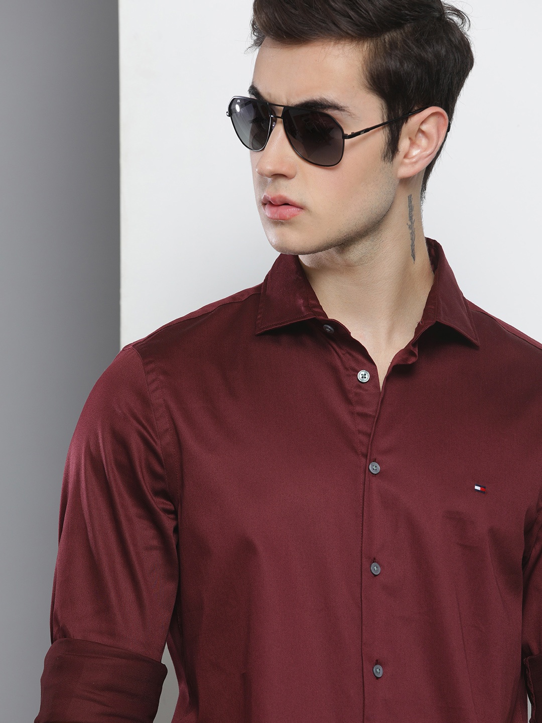 

Tommy Hilfiger Men Red Solid Slim Fit Casual Shirt