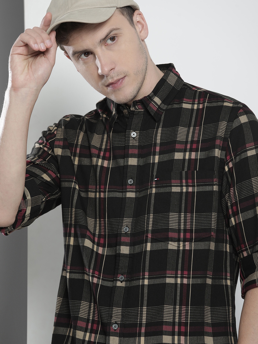 

Tommy Hilfiger Men Black & Beige Checked Casual Shirt