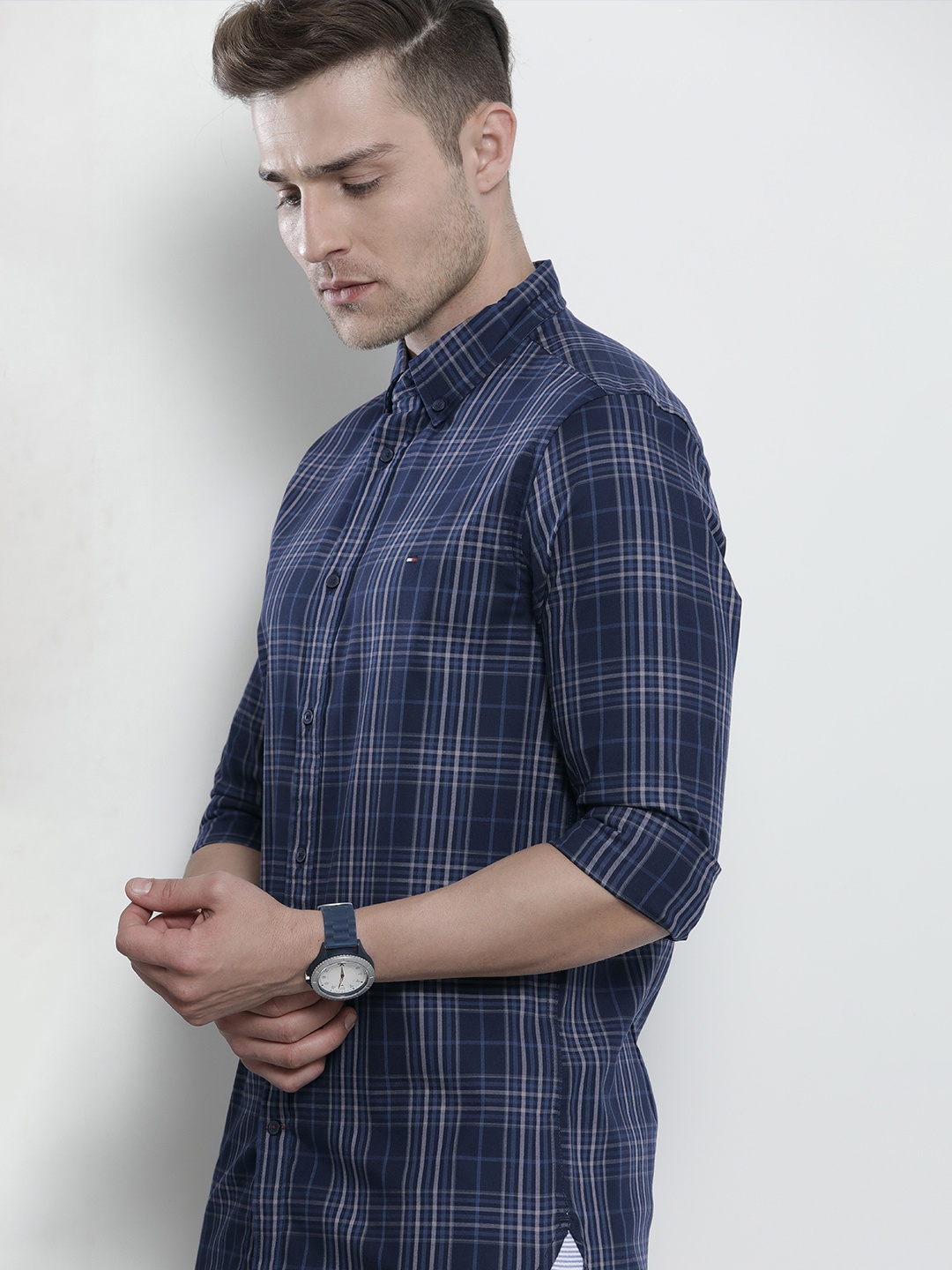 

Tommy Hilfiger Men Blue & Grey Checked Slim Fit Button Down Collar Casual Shirt