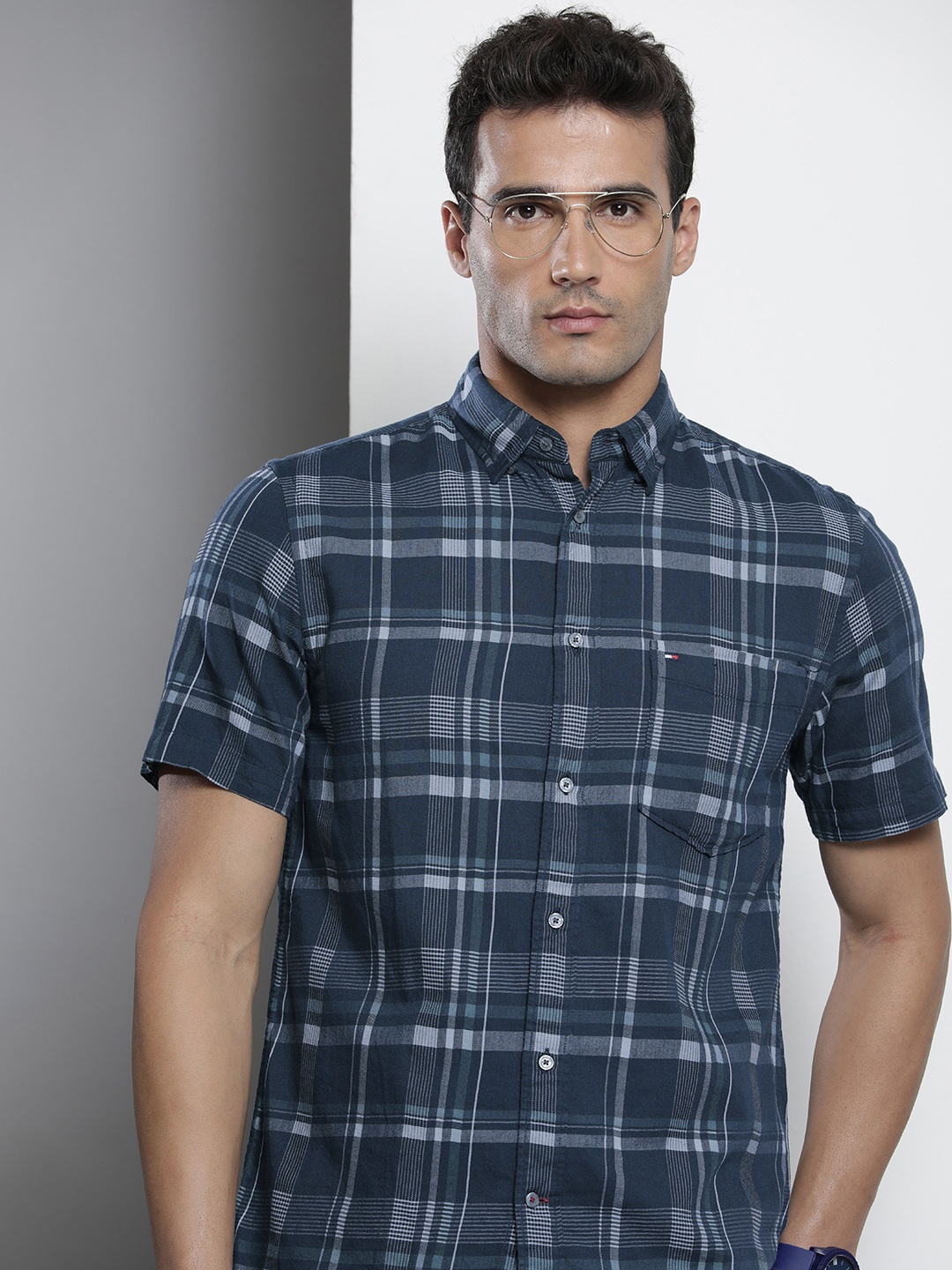 

Tommy Hilfiger Men Blue Slim Fit Checked Pure Cotton Casual Shirt