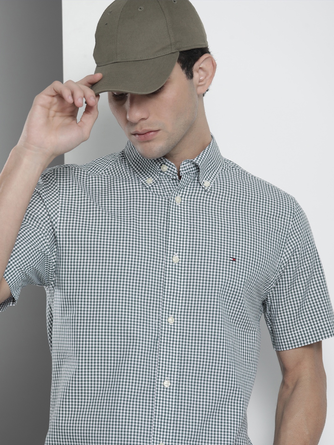 

Tommy Hilfiger Men Green Micro Checked Casual Shirt