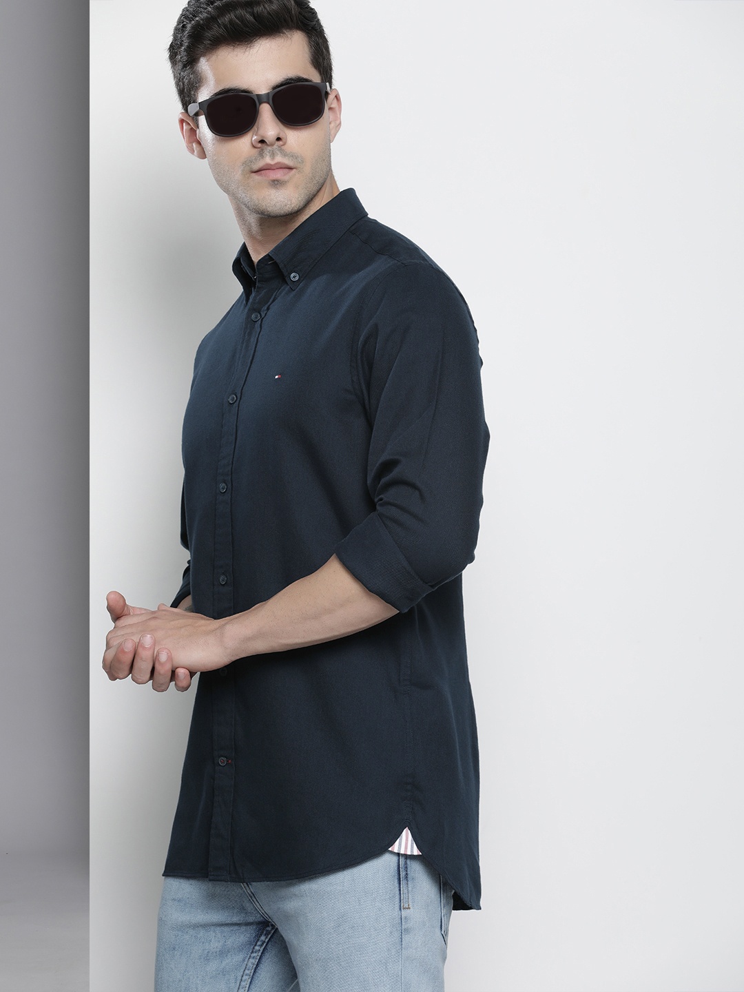 

Tommy Hilfiger Men Navy Blue Solid Twill Slim Fit Casual Shirt