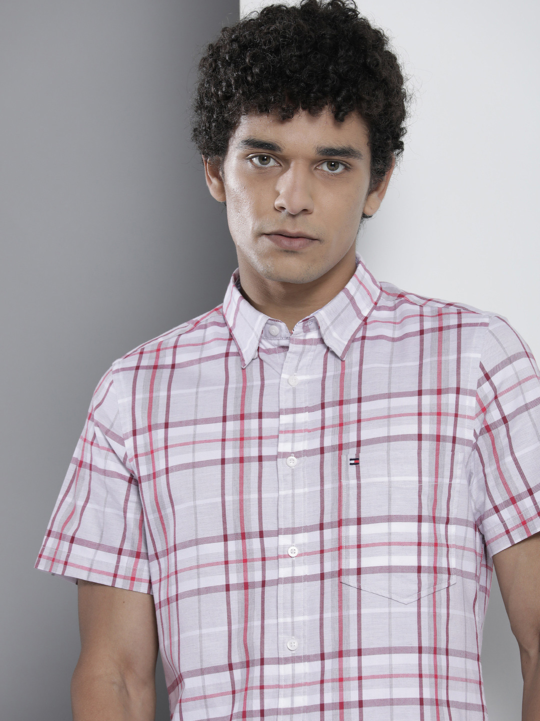 

Tommy Hilfiger Men Grey &Red Slim Fit Tartan Checked Casual Shirt