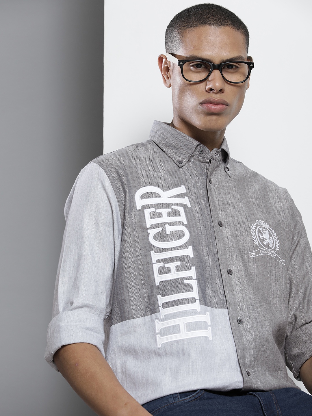 

Tommy Hilfiger Men Grey Pure Cotton Relaxed Colourblocked Casual Shirt With Logo Detail