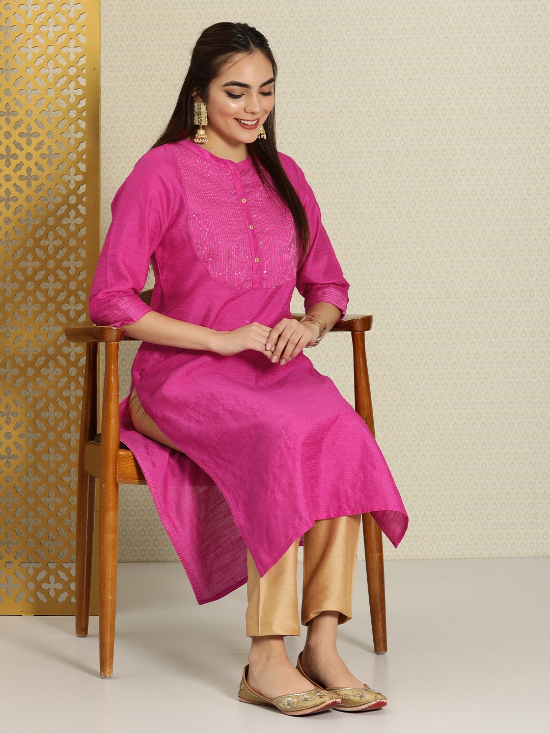 

House of Pataudi Women Pink & Gold-Toned Yoke Design Sequinned Straight Kurta