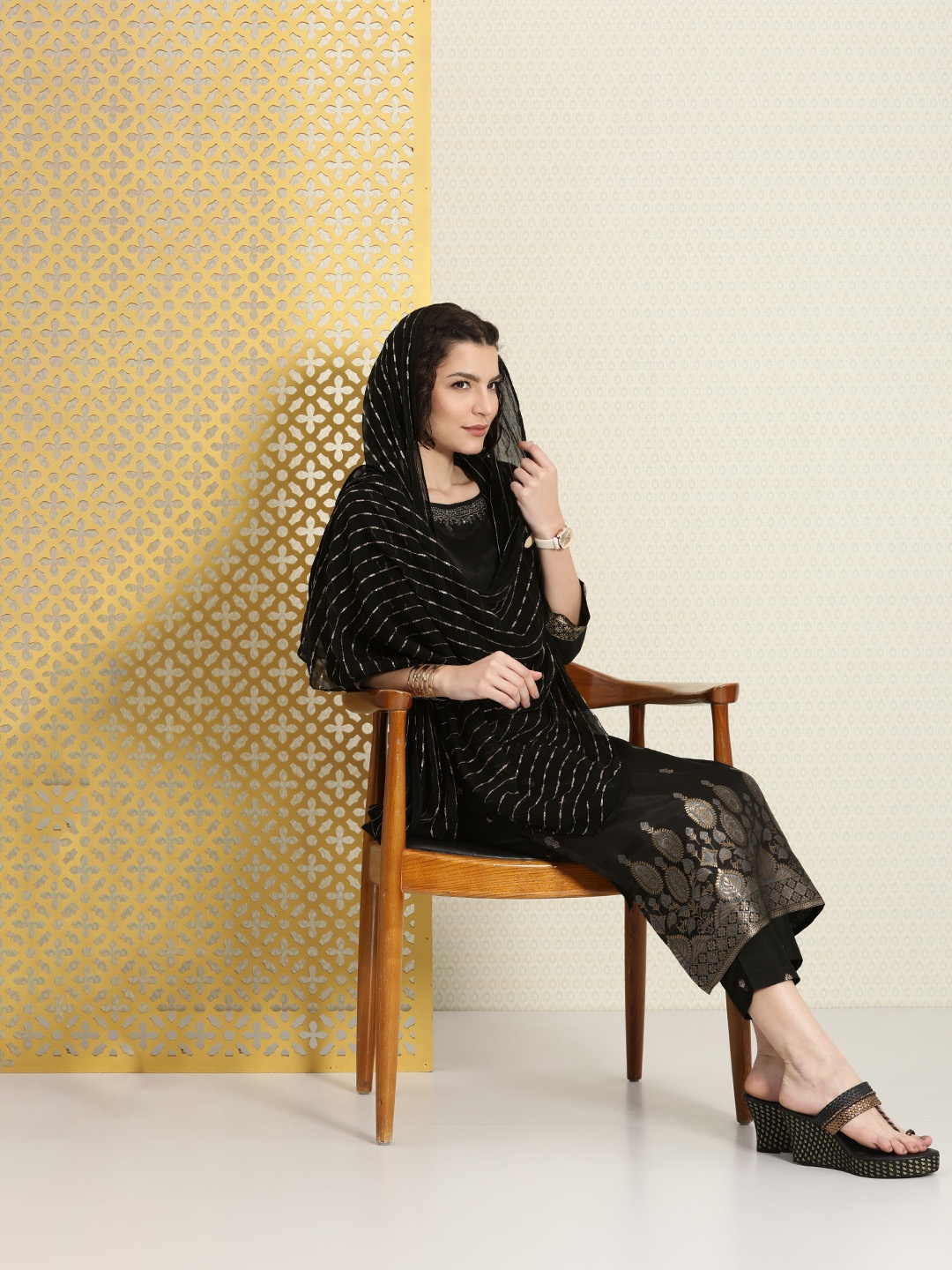 

House of Pataudi Women Black & Gold-Toned Zari Work Straight Kurta Set & With Dupatta