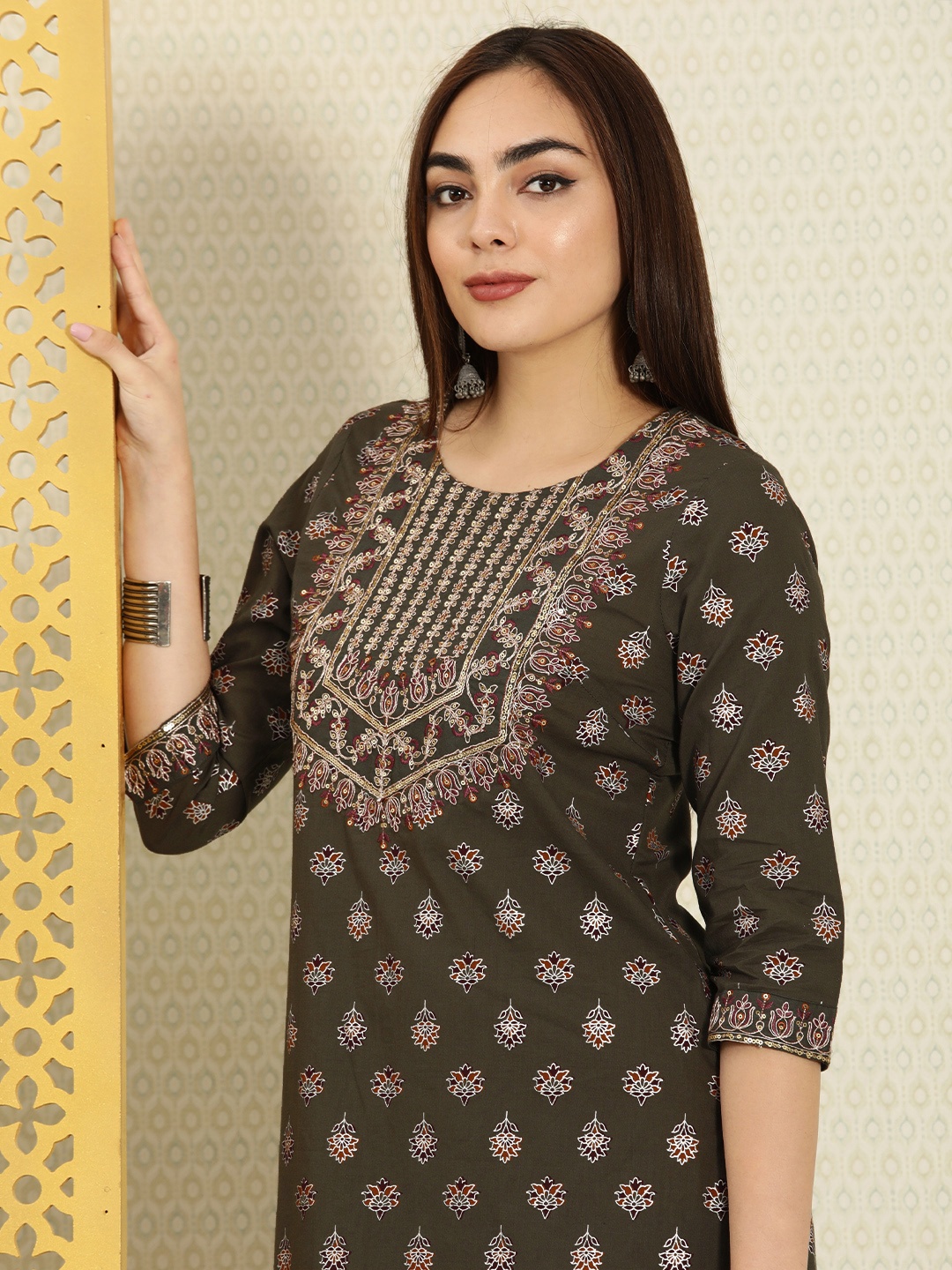 

House of Pataudi Women Olive Green & White Ethnic Motifs Embellished Pure Cotton Kurta