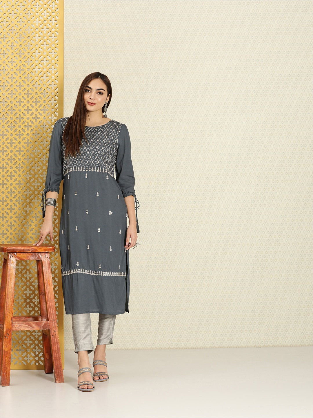 

House of Pataudi Women Blue Floral Embroidered Thread Work Rozana Kurta