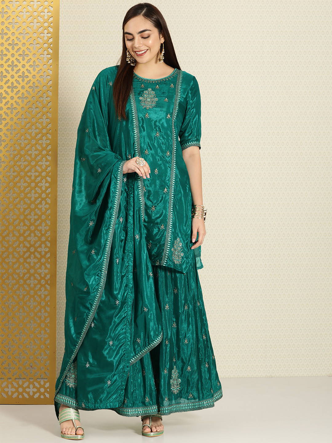 

House of Pataudi Women Green Floral Embroidered Empire Sequinned Kurta with Sharara & With Dupatta