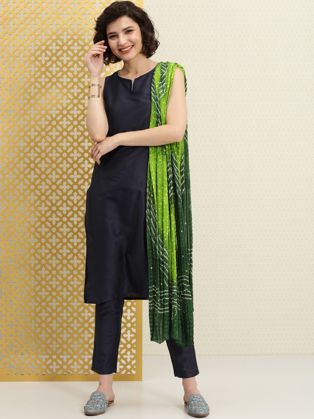 

House of Pataudi Women Navy Blue Jashn Kurta with Trousers & Bandhani Dupatta