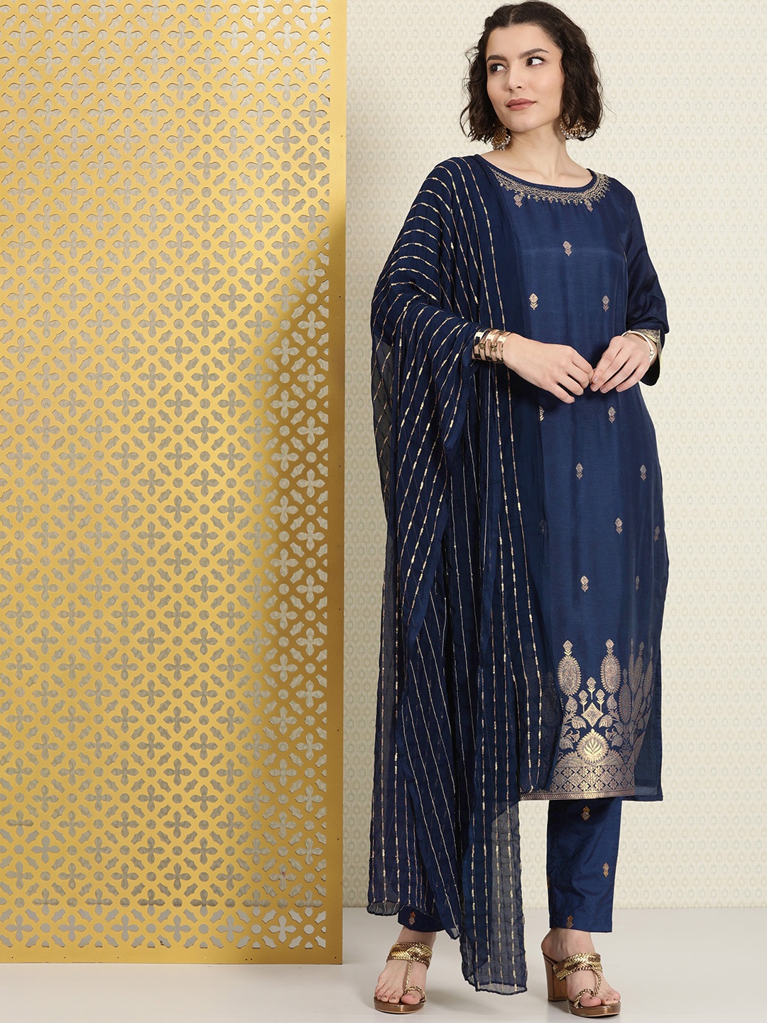 

House of Pataudi Women Navy Blue & Gold-Toned Ethnic Motifs Kurta Set & With Dupatta