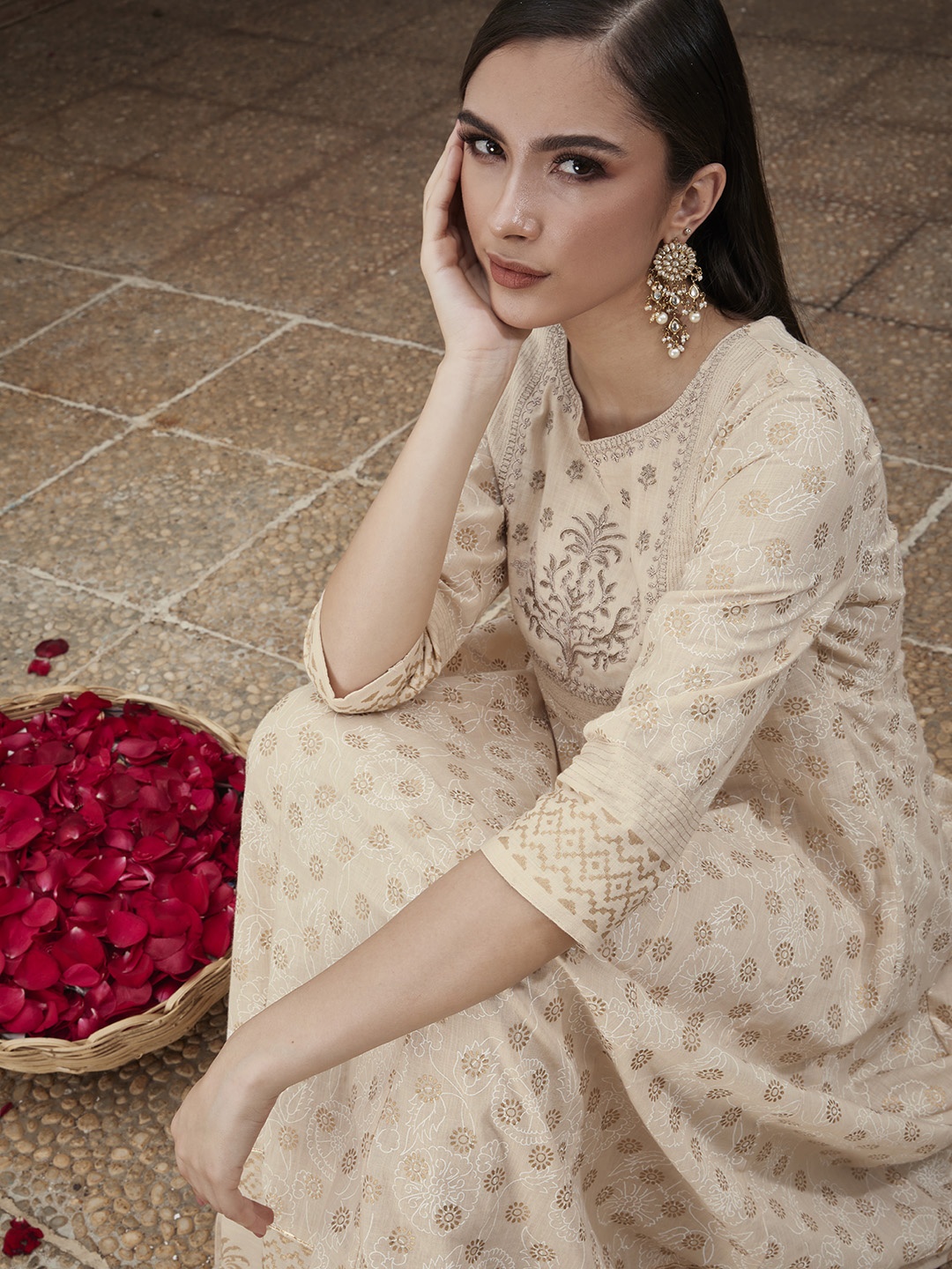 

House of Pataudi Women Beige & Gold-Toned Floral Printed Pure Cotton Jashn Kurta