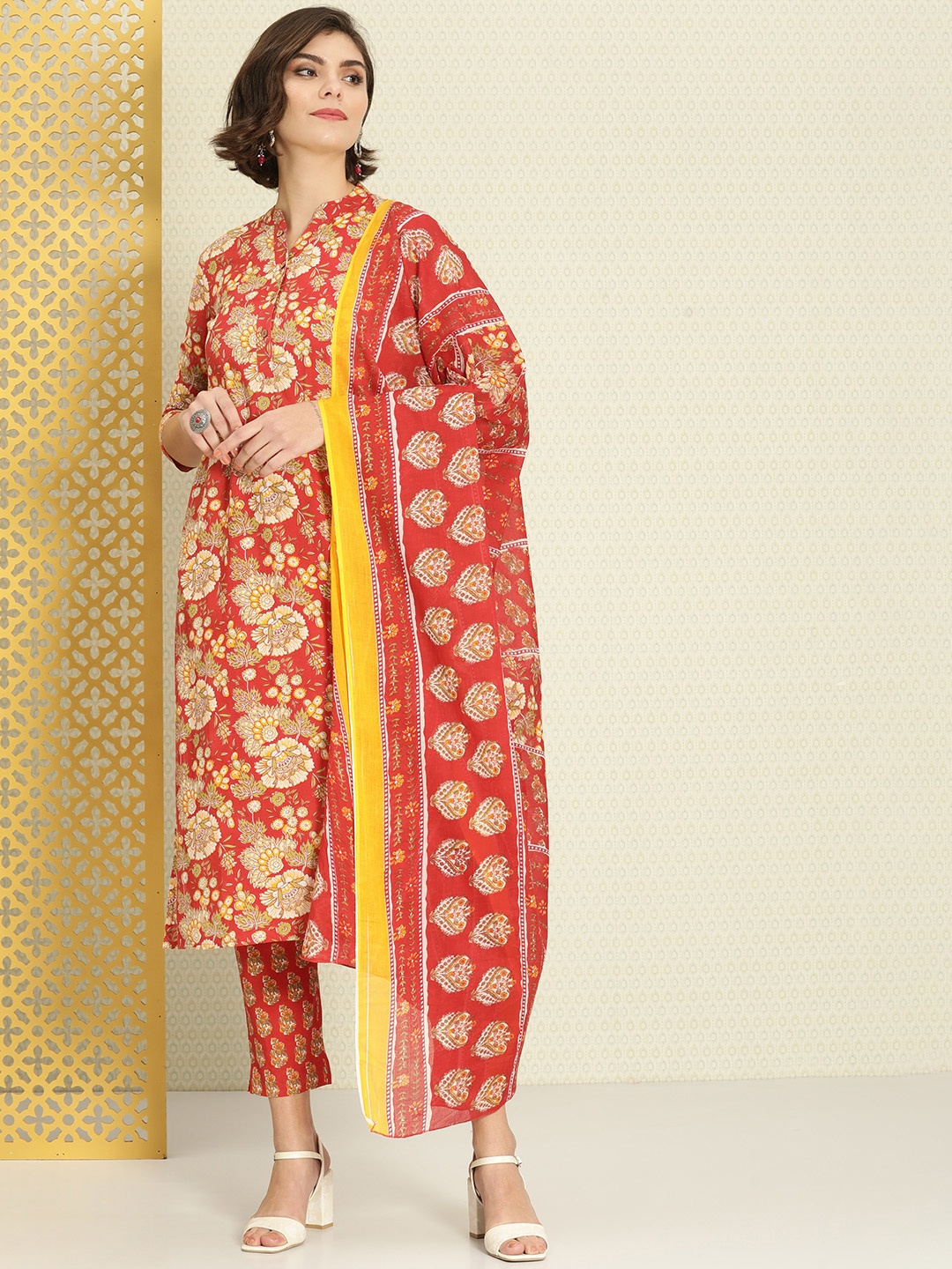 

House of Pataudi Women Red Floral Printed Pure Cotton Kurta with Trousers & Dupatta