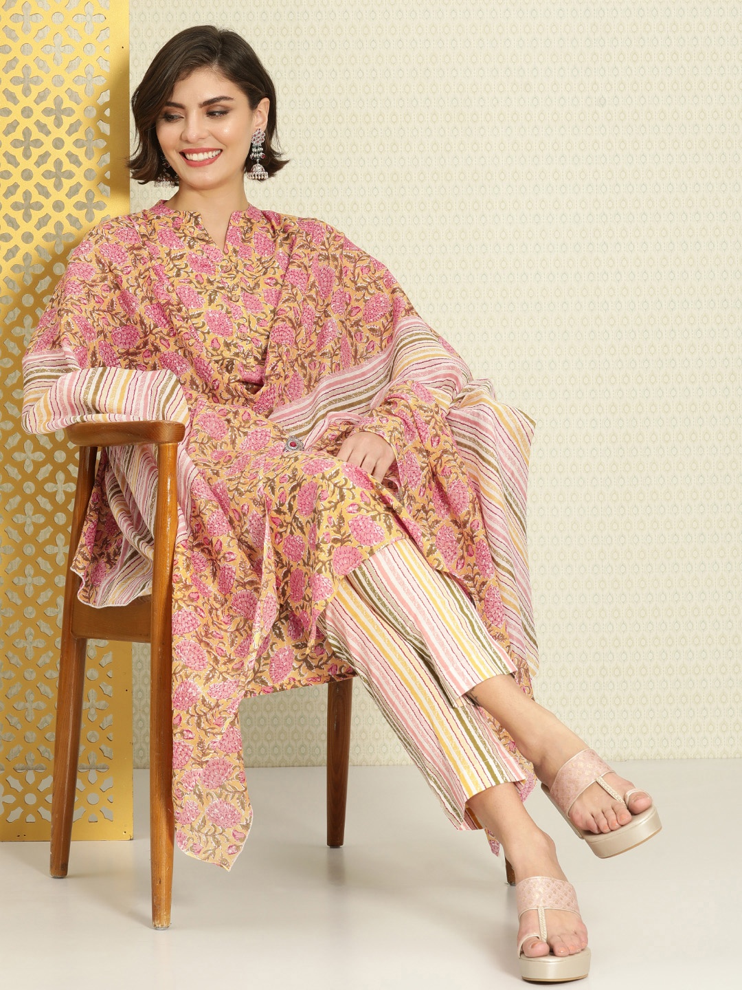 

House of Pataudi Women Pink & Beige Printed Pure Cotton Kurta with Trousers & Dupatta