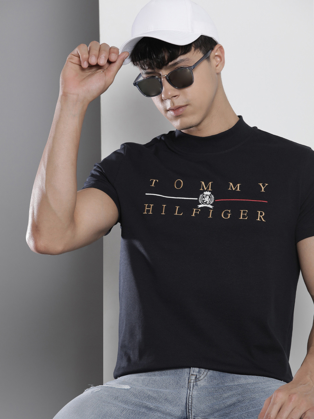 

Tommy Hilfiger Men Navy Blue Relaxed Fit Brand Logo Embroidered Organic Cotton T-shirt