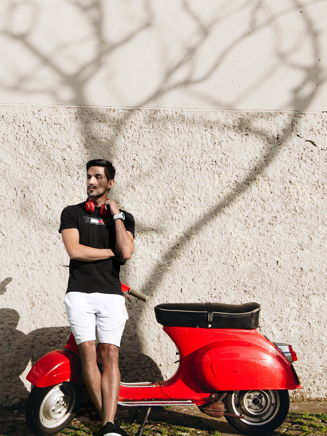 

Tommy Hilfiger Men Black Typography Printed Slim Fit T-shirt