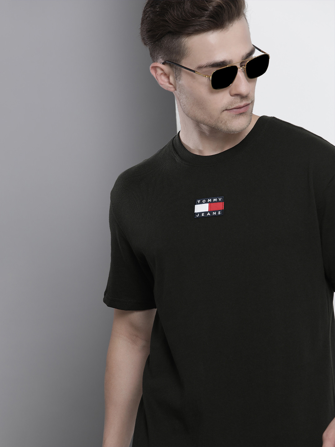 

Tommy Hilfiger Men Black & White Brand Logo Printed Organic Cotton Applique T-shirt