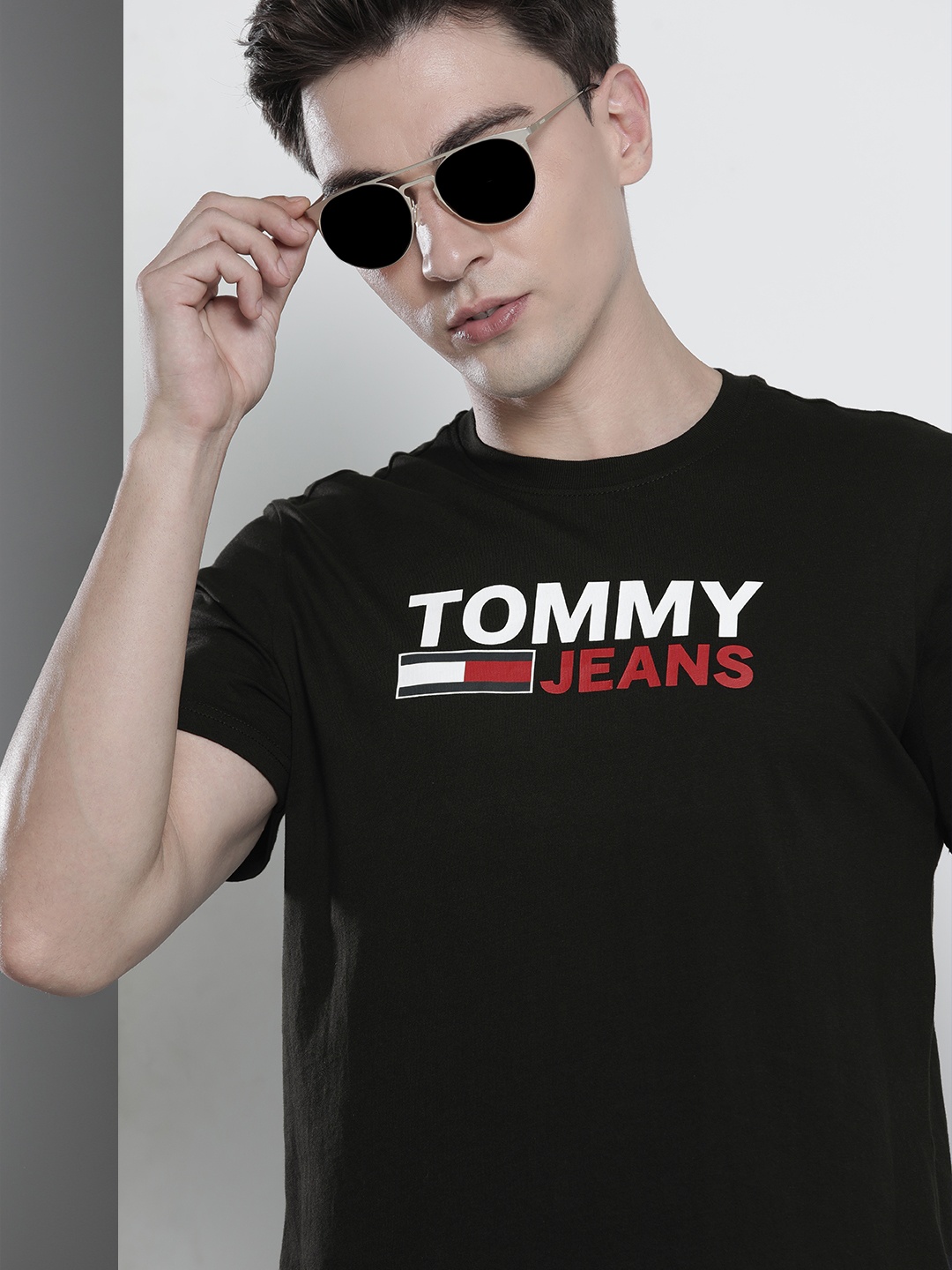 

Tommy Hilfiger Men Black Brand Logo Printed Pure Cotton T-shirt