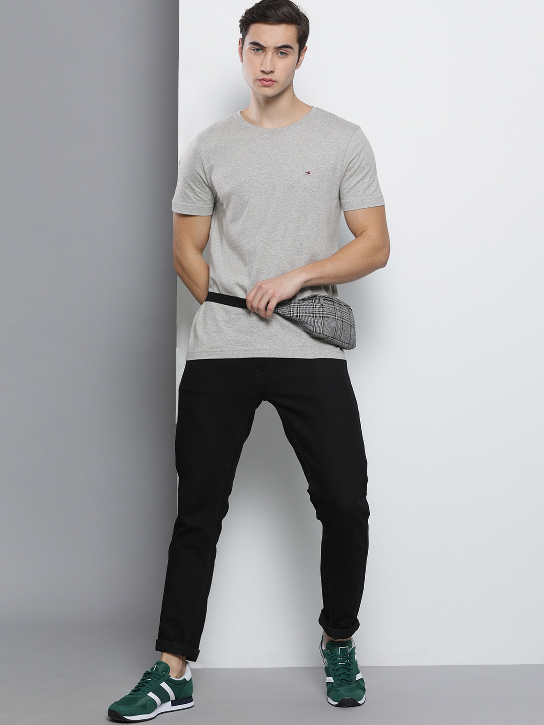 

Tommy Hilfiger Men Grey Solid Casual T-shirt