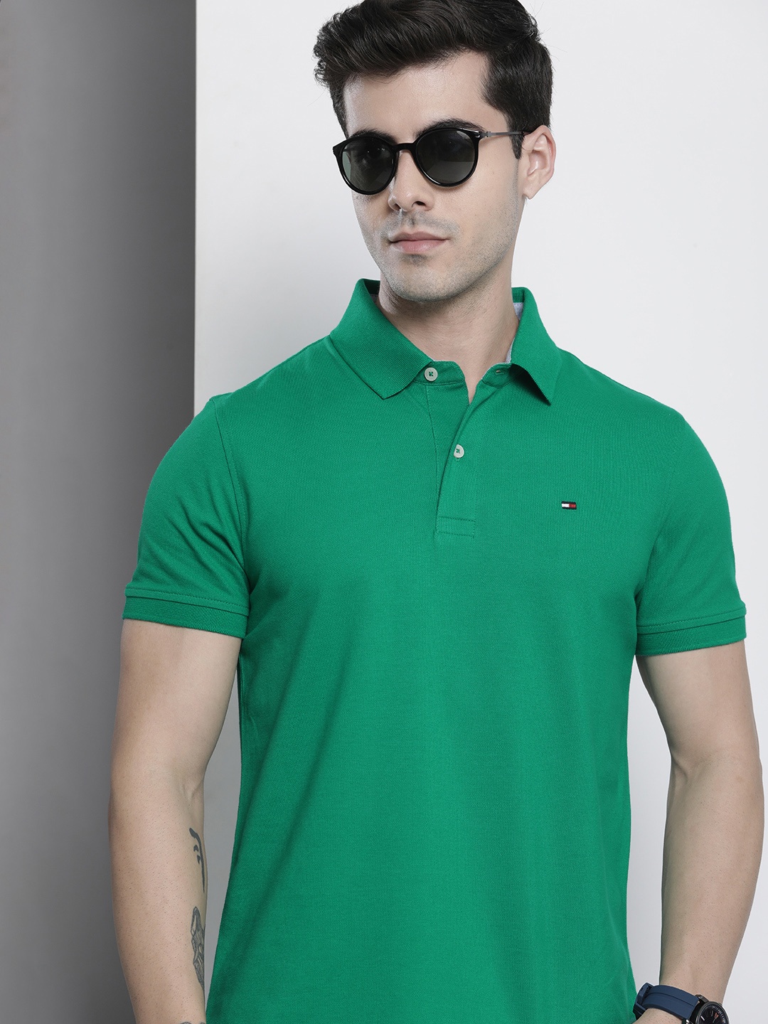 

Tommy Hilfiger Men Green Solid Slim Fit T-shirt