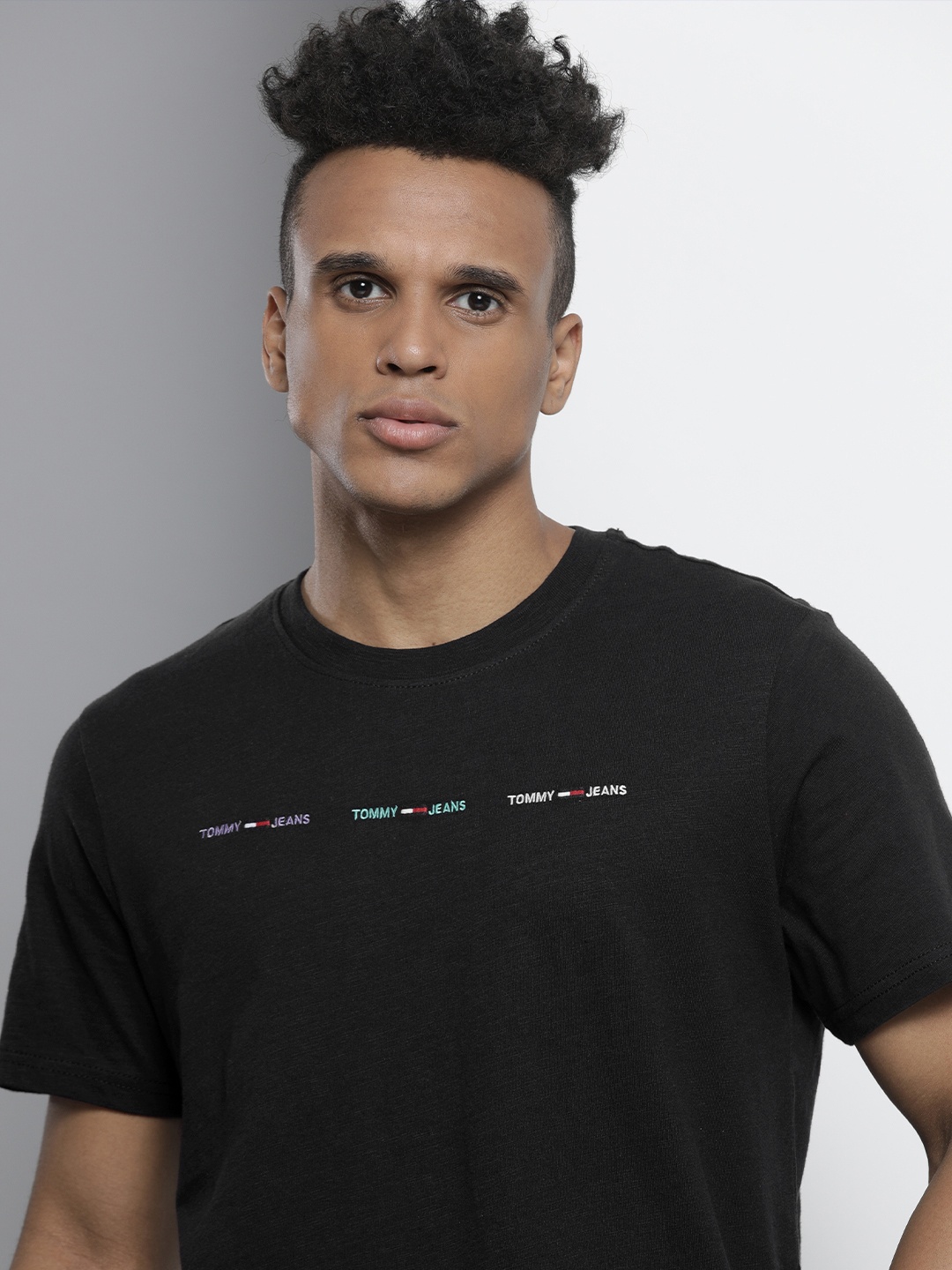 

Tommy Hilfiger Men Black Embroidery Detail Organic Cotton T-shirt
