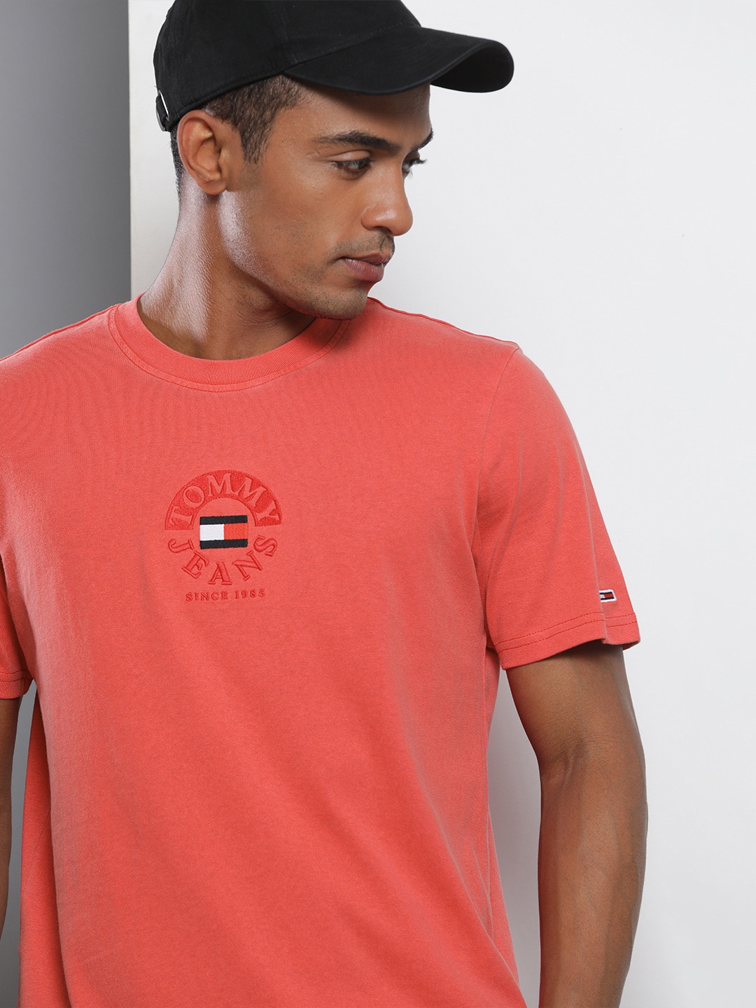 

Tommy Hilfiger Men Red Brand Logo Pure Cotton Casual T-shirt