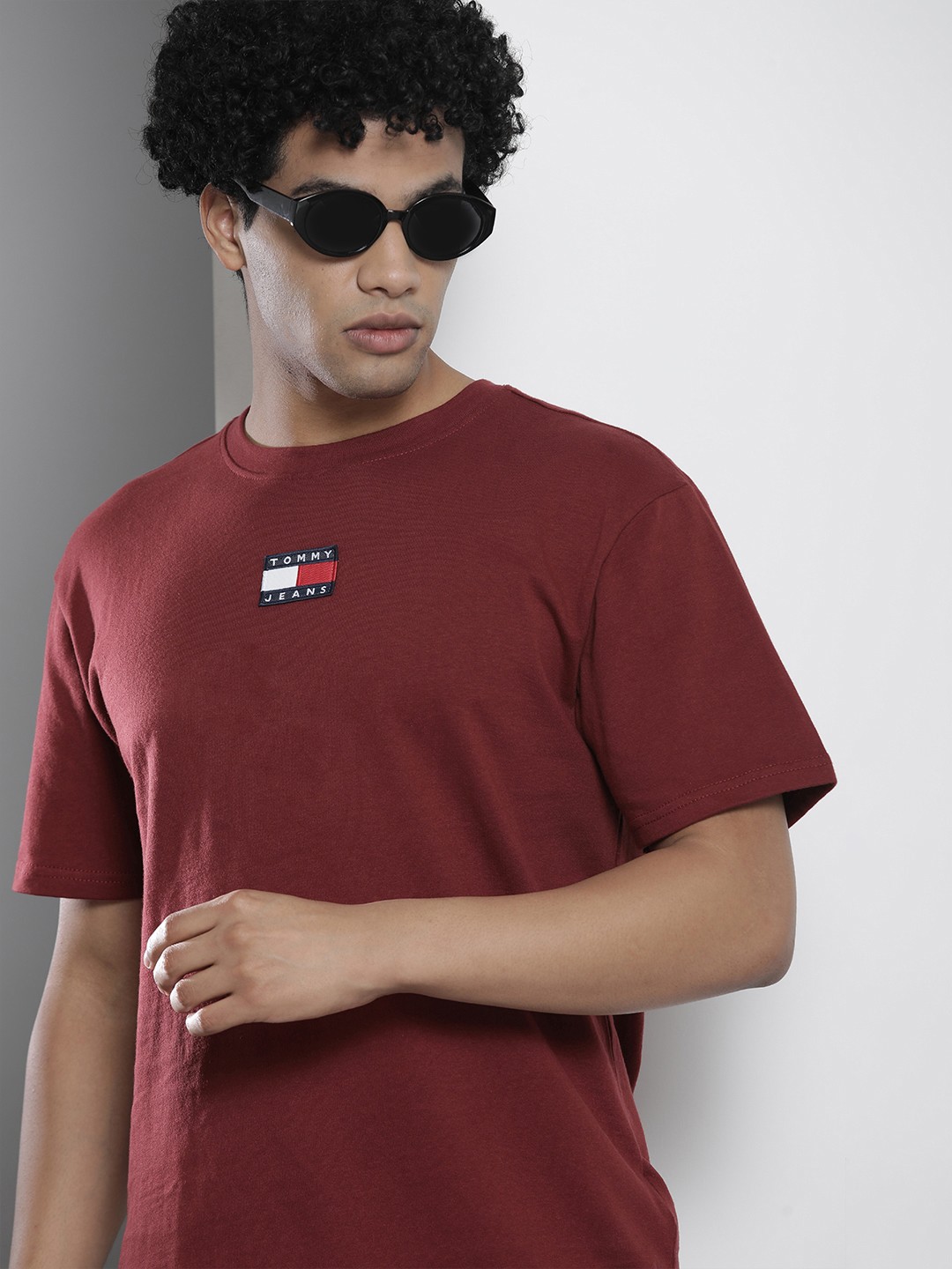 

Tommy Hilfiger Men Maroon Brand Logo Printed Pure Cotton T-shirt