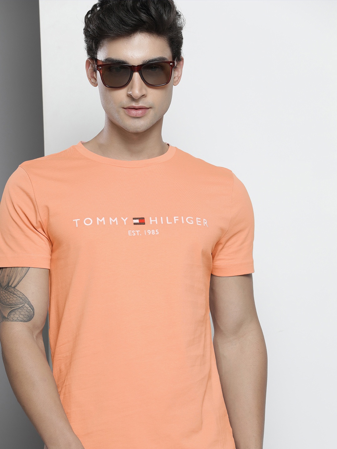 

Tommy Hilfiger Men Peach-Coloured & White Printed T-shirt