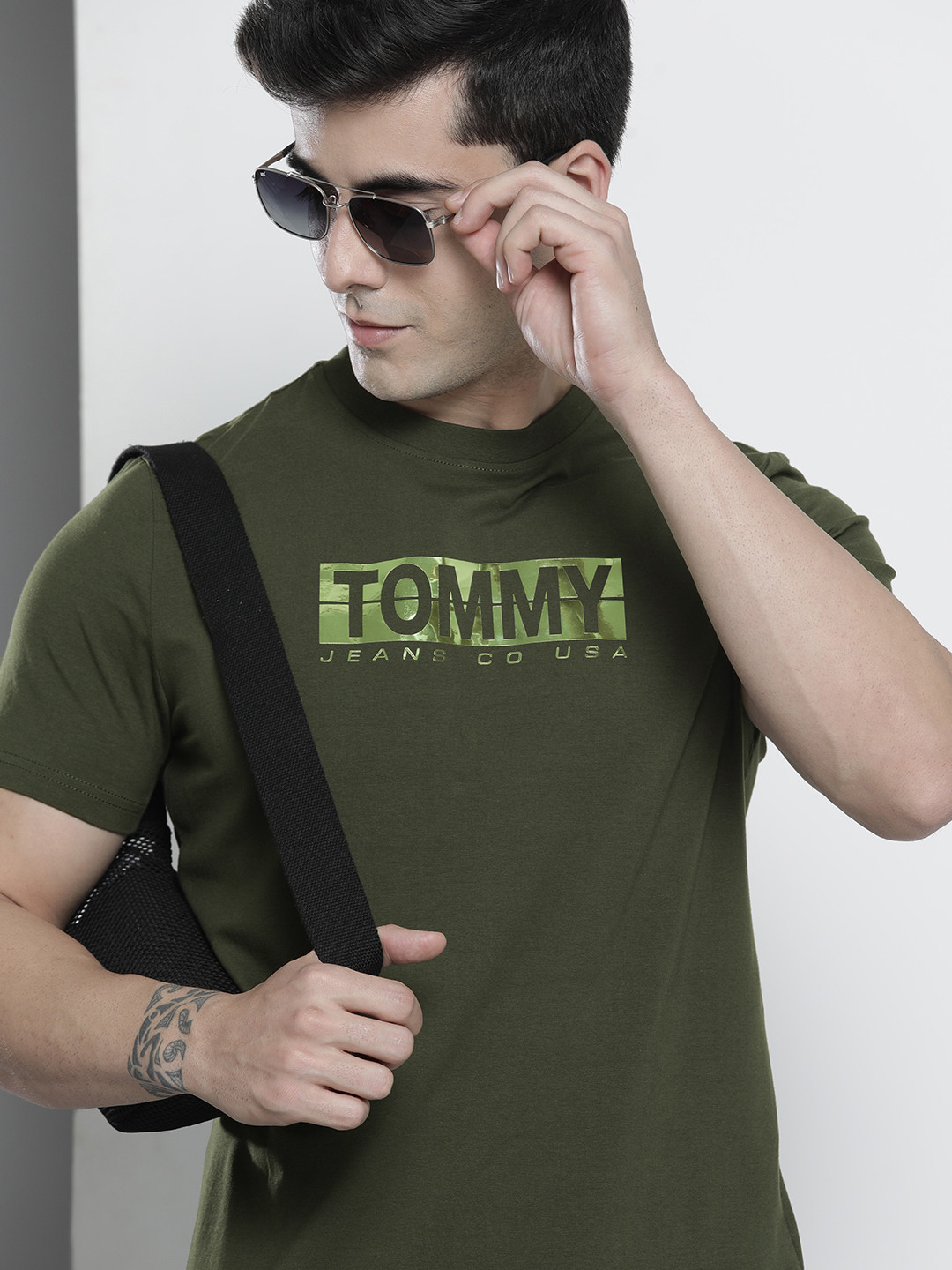 

Tommy Hilfiger Men Dark Olive Green Brand Logo Printed Pure Cotton Slim Fit T-shirt