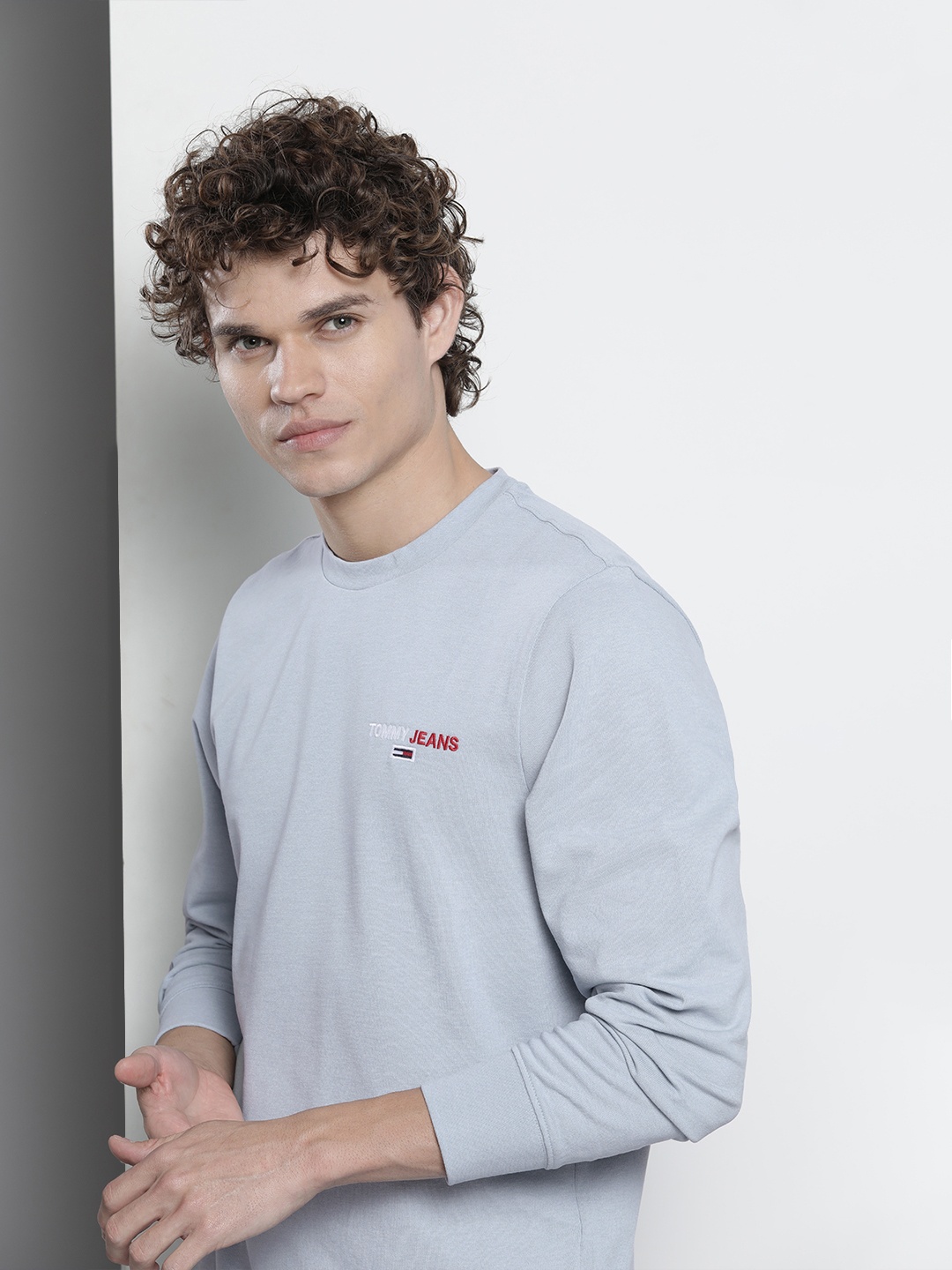 

Tommy Hilfiger Men Blue Brand Logo Embroidered T-shirt
