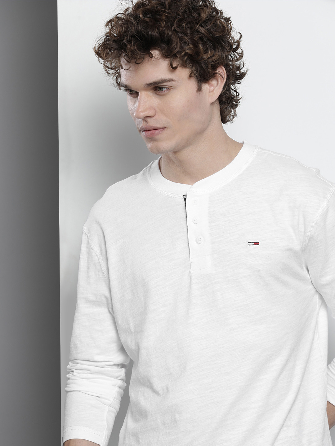 

Tommy Hilfiger Men White Solid Henley Neck T-shirt