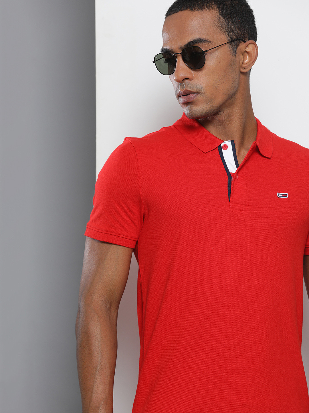 

Tommy Hilfiger Men Red Solid Polo Collar Slim Fit T-shirt