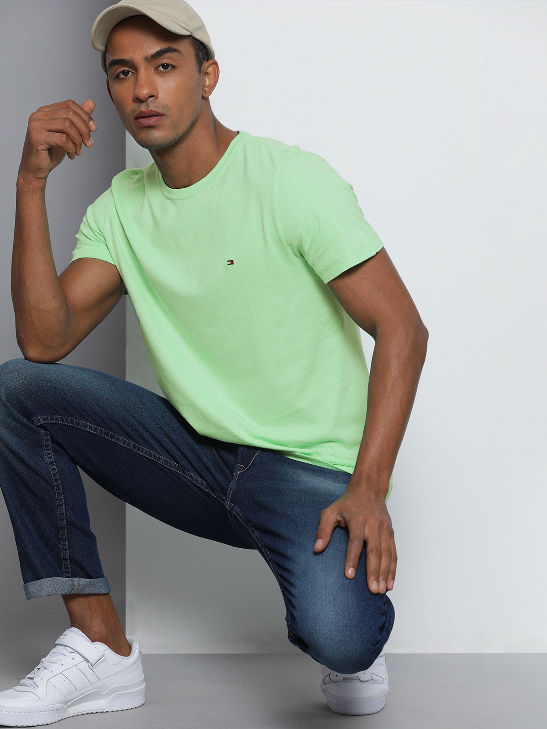 

Tommy Hilfiger Men Green Solid Casual T-shirt